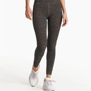 Vuori Studio Pocket Legging Cocoa Spots size Small